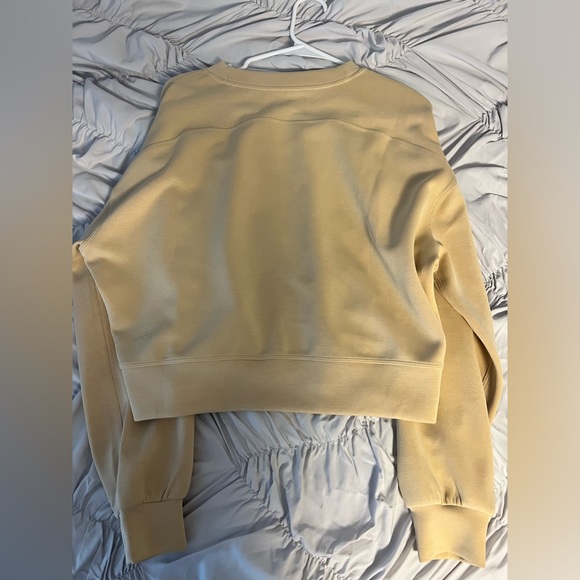 Lululemon Softstreme Perfectly Oversized Cropped Crew - Picture 2 of 5